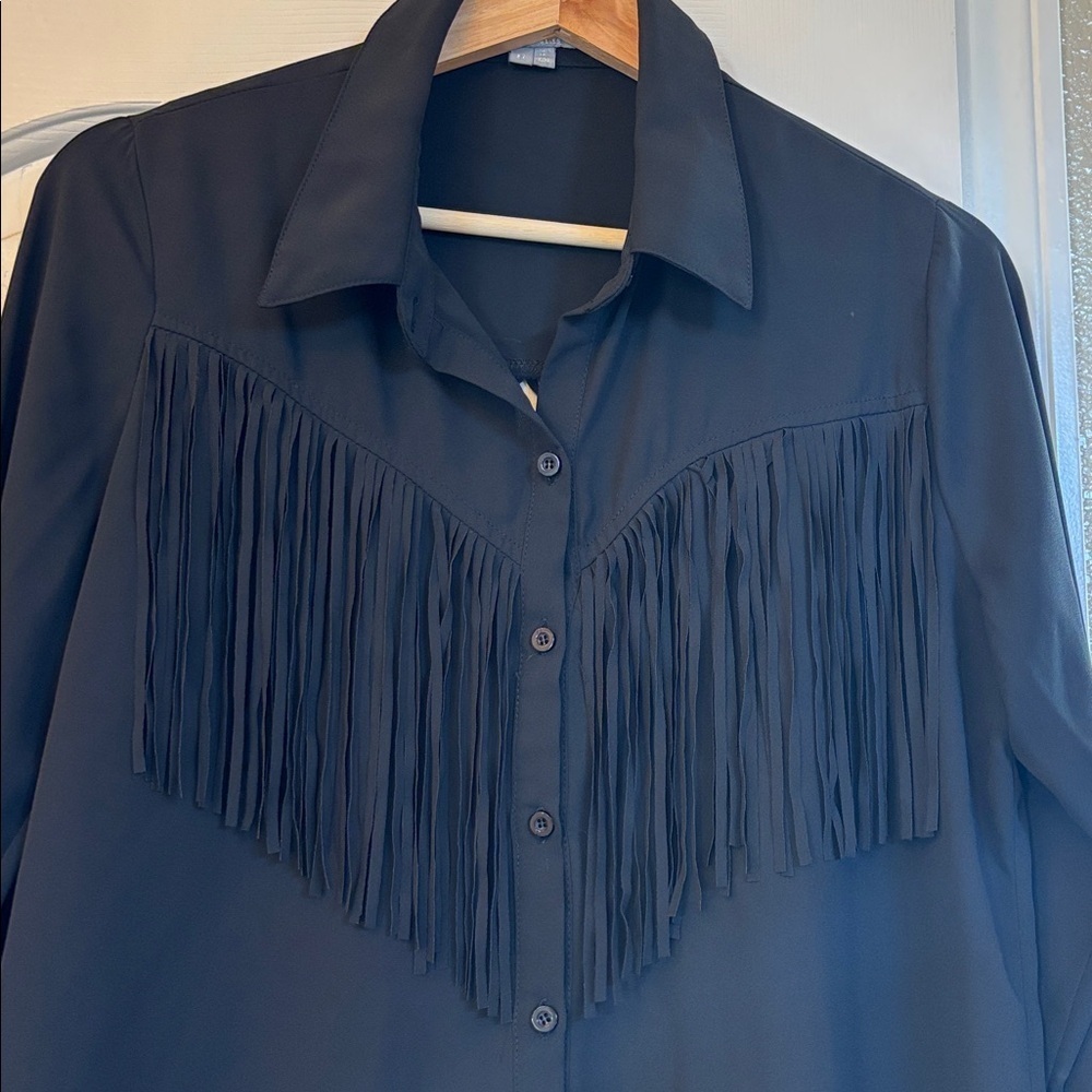 Solemio Western-style Fringe Cut Out Back Button Down Top. - Picture 2 of 4